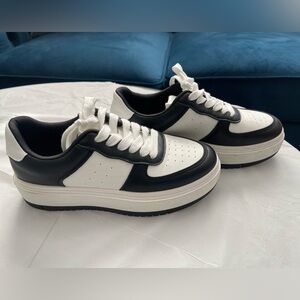 MADDEN GIRL NATALIE PANDA BLACK & WHITE SIZE 6.5 SNEAKER SHOE